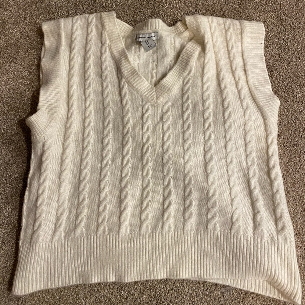 Cropped white sweater vest